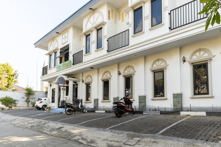 Exterior & Views 2, RedDoorz Plus @ Jalan Pumorow Manado, Manado