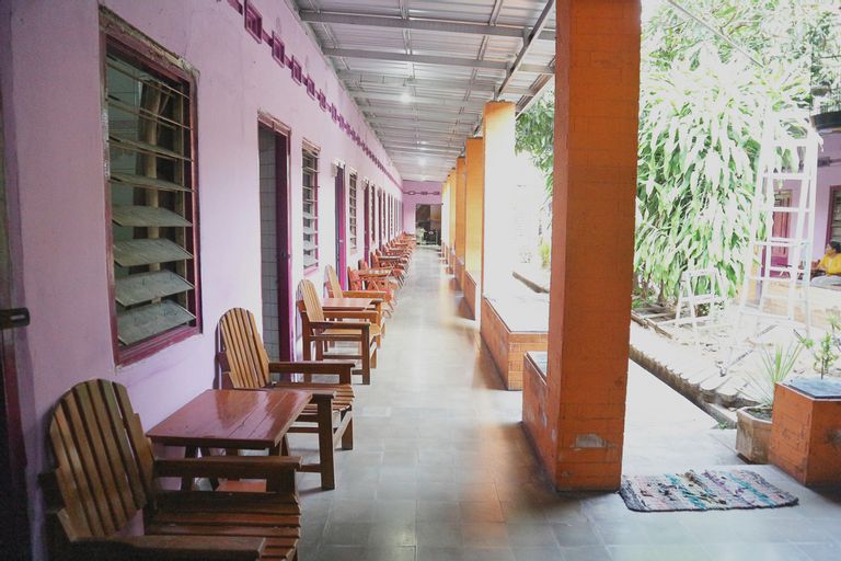 SPOT ON 1972 Aman Family Inn Syariah, Ponorogo
