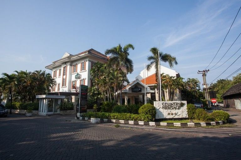 RedDoorz Premium @ Raya Nginden, Surabaya