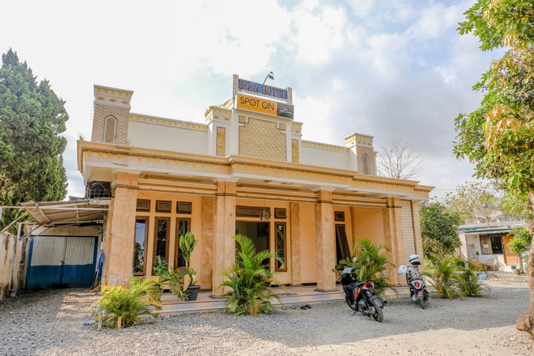 SPOT ON 1847 Hotel Maya, Blitar