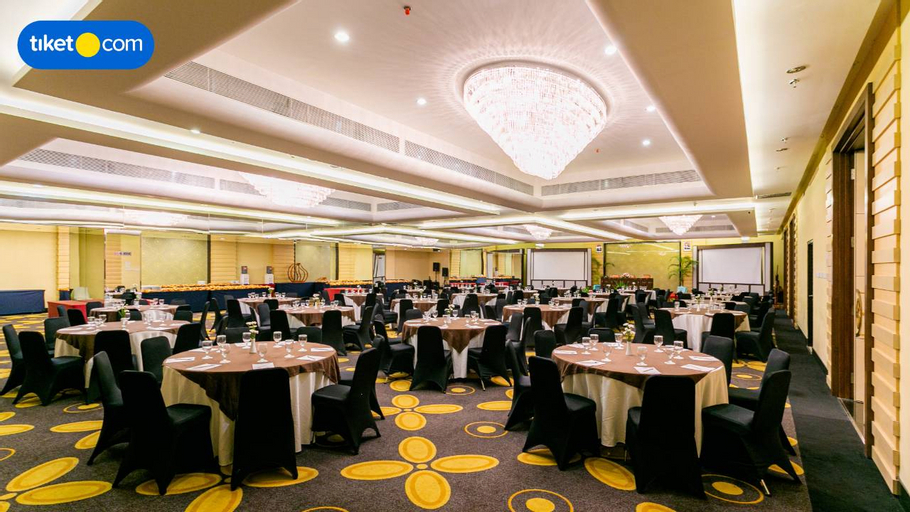 Business Facilities 18