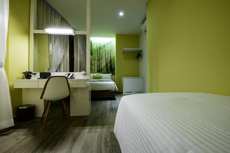 Bathroom 5, J8 Hotel, Singapore
