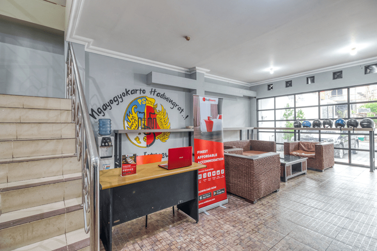 Public Area 2, RedDoorz Hostel near Stadion Mandala Krida Yogya, Yogyakarta