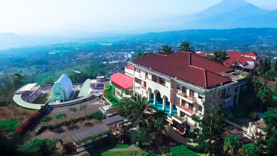 Exterior & Views 21