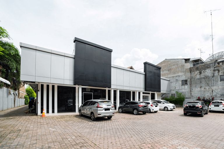 RedDoorz Plus near Thamrin Plaza Medan, Medan