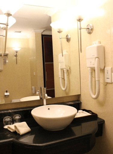 Bathroom 5, Swiss-Belhotel Tarakan, Tarakan