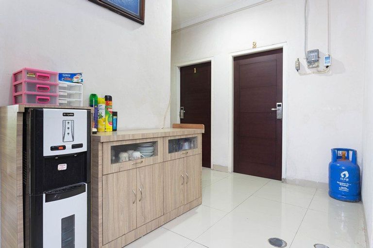 Public Area 3, RedDoorz Plus near Lippo Cikarang Mall, Cikarang