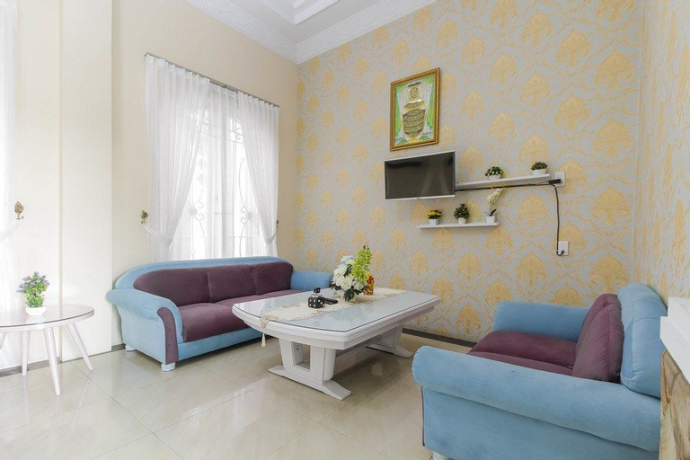 RedDoorz near Grand Palladium, Medan