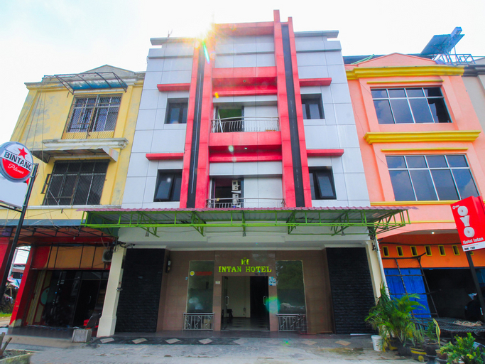 Exterior & Views 2, OYO 1025 Hotel Intan, Pekanbaru