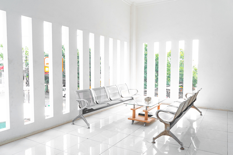RedDoorz Syariah near Jatisampurna Hospital, East Jakarta