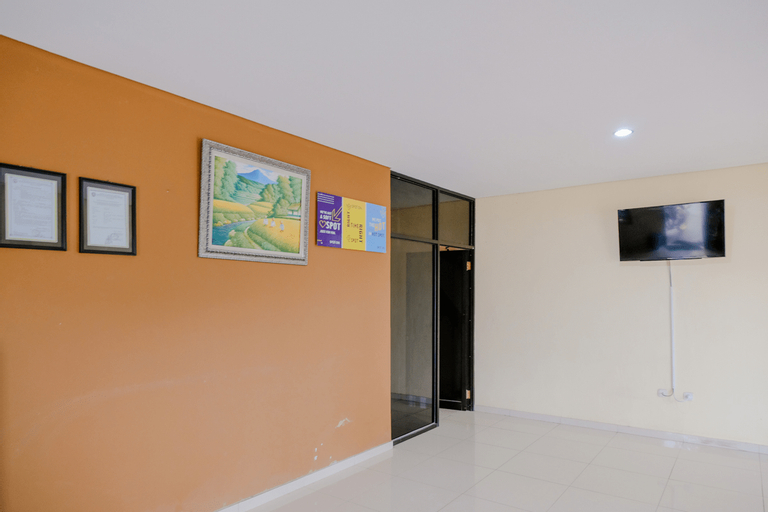 SPOT ON 2448 Hotel Tlogorejo 2, Ponorogo