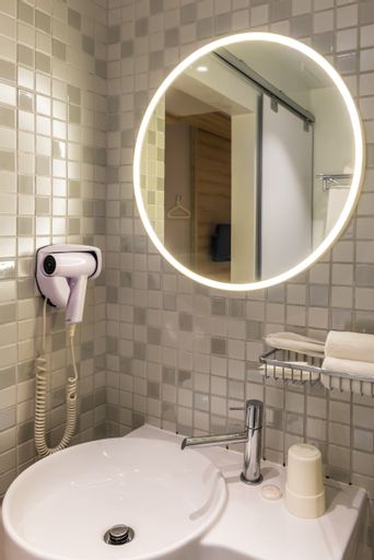 Summer View Hotel (SG Clean, Staycation Approved), Singapura