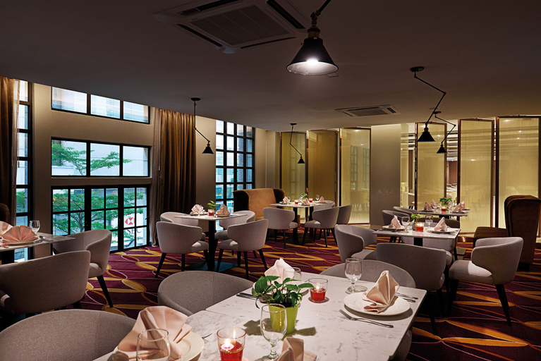 Cosmo Hotel Kuala Lumpur - Food & Drinks