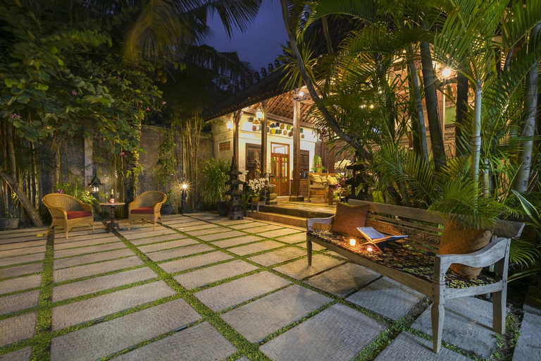Exterior & Views 24