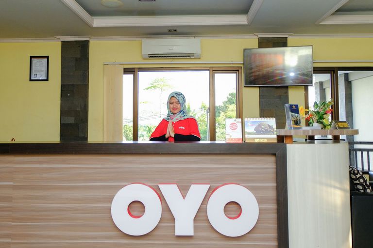 OYO 887 Green Hill Hotel and Convention Center (tutup sementara), Jember