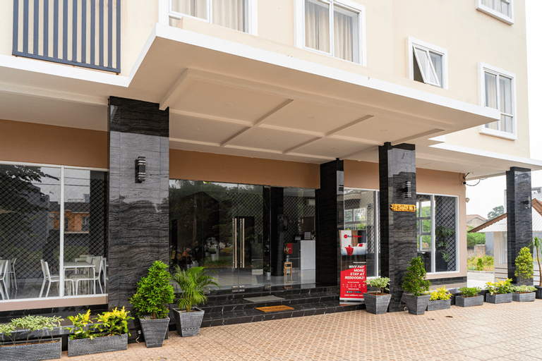 RedDoorz Plus near Teras Kota 3, South Tangerang