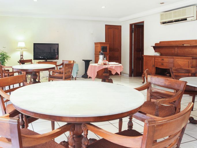 OYO 123 Puri Lotus Near Siloam Hospitals TB Simatupang, South Jakarta