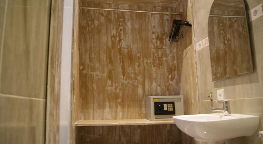 Bathroom 4, Sugiras Living, Denpasar