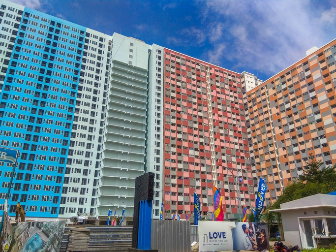Exterior & Views, Cozy Room 1BR Gray Tower Sentra Timur Apartment By Travelio, East Jakarta