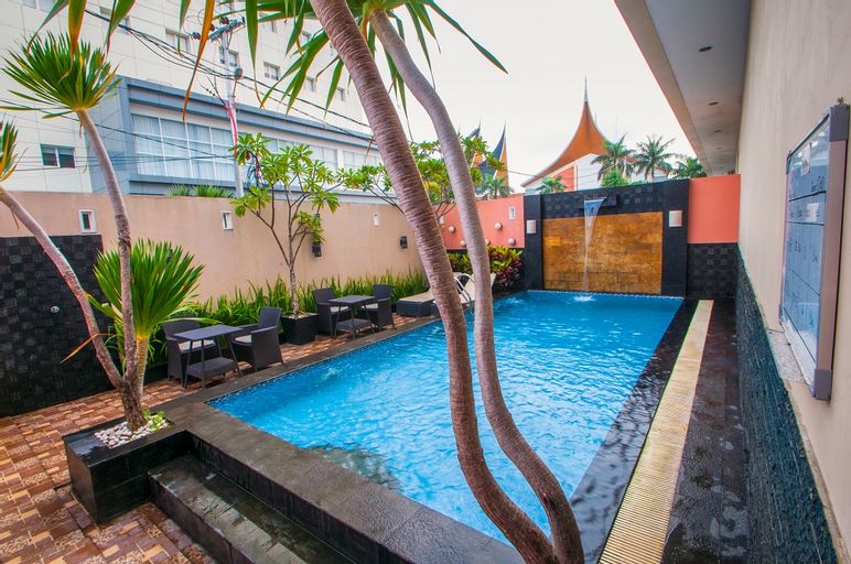 Exterior & Views 5, Daima Hotel Padang, Padang