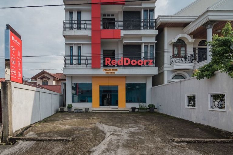 RedDoorz Syariah near Jamtos Jambi, Jambi
