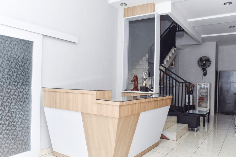 Exterior & Views 2, RedDoorz Syariah near Jalan Somba Opu, Makassar