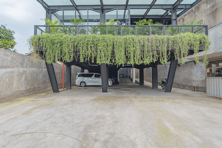 Exterior & Views 21