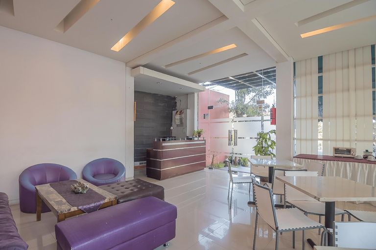 RedDoorz Plus near Undip Pleburan, Semarang
