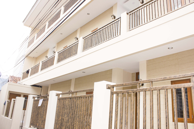 Exterior & Views 2, RoomMe Menteng Lasem, Central Jakarta