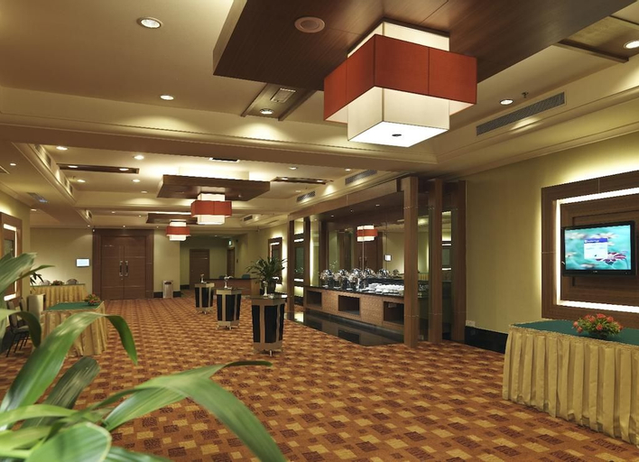 Business Facilities 9