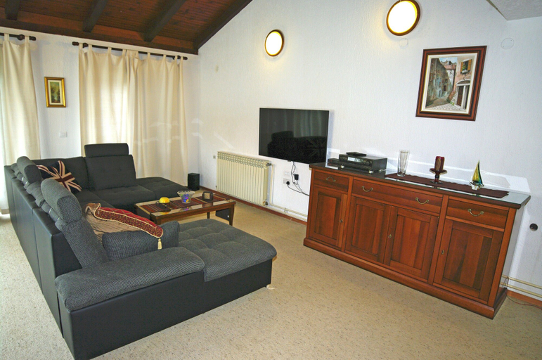 Others 5, Kuntrada 45 with heated pool and kids pool, Fažana