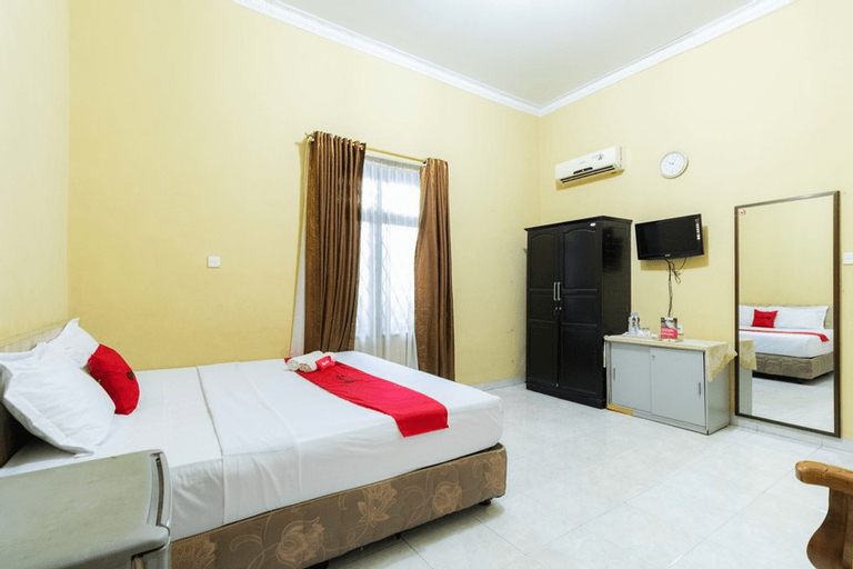 RedDoorz Syariah near Plaza Medan Fair 2, Medan