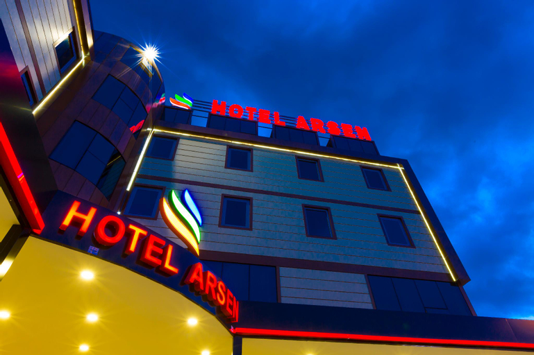 Hotel Arsen, Arsin