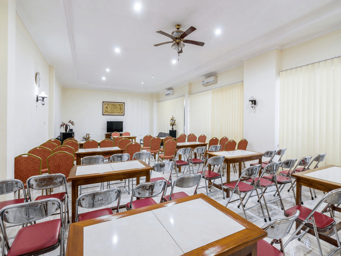 Business Facilities 2, OYO 1309 Hotel Shafira Syariah, Yogyakarta