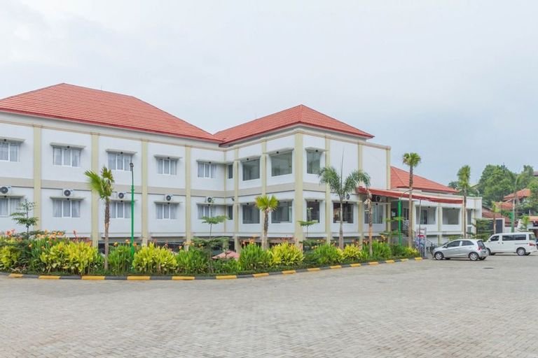 RedDoorz Plus near Jatinangor Town Square 2, Sumedang