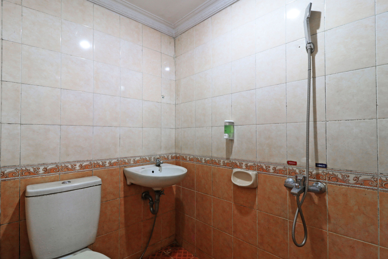 Bathroom 4, Hotel Sumatera, Medan