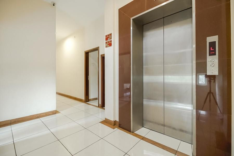 Public Area 5, RedDoorz Plus @ Karebosi Area 2 Makassar, Makassar