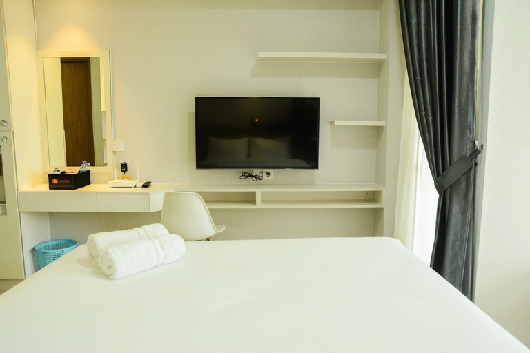 Mahogany Suites Studio Room The Oasis Apartment Cikarang By Travelio, Bekasi