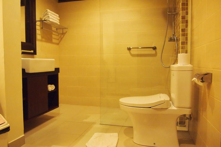 Bathroom 5, Yulia Village Inn, Gianyar