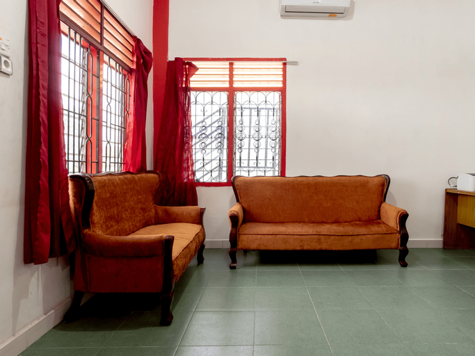 OYO 1874 Joh - Je Guest House, Medan