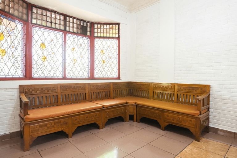 RedDoorz near Universitas Pamulang, Tangerang Selatan