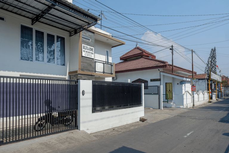 RedDoorz Plus Syariah near Stasiun Tegal 2, Tegal