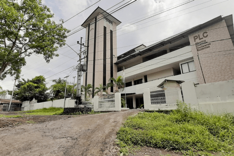 Exterior & Views 2, RedDoorz Plus @ Bitung City Center, Bitung