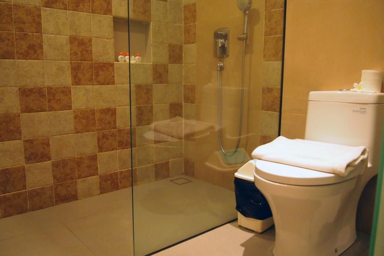 Bathroom 5, Yulia Village Inn, Gianyar