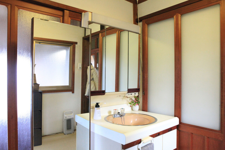 Bathroom 5, Okayama Hostel Igusa, Hayashima