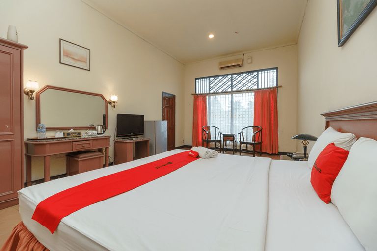 RedDoorz near Transmart Pangkal Pinang, Central Bangka