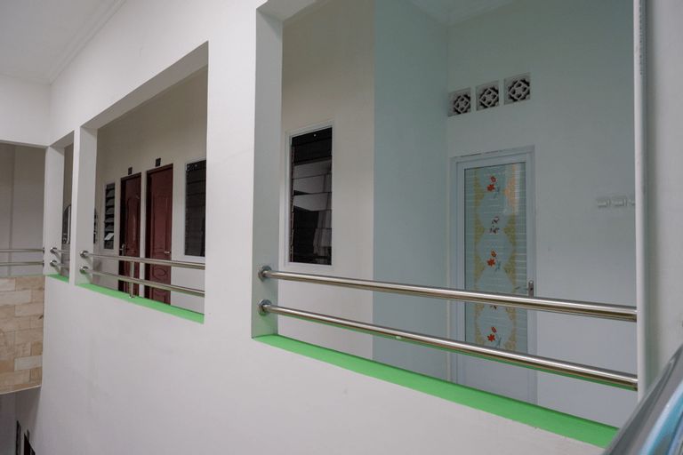 RedDoorz Hostel near Kota Lama Semarang, Semarang