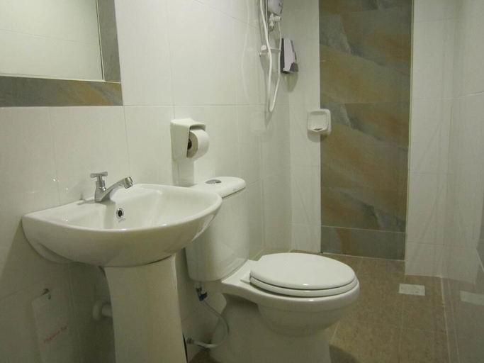 Bathroom 5, Sun Inns Hotel D Mind 2, Seri Kembangan