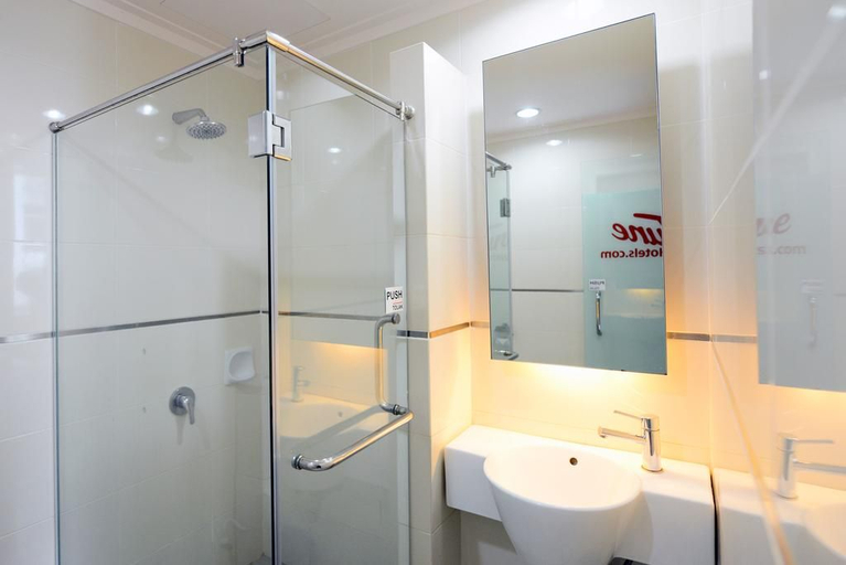 Bathroom 5, Tune Hotel Waterfront Kuching, Kuching