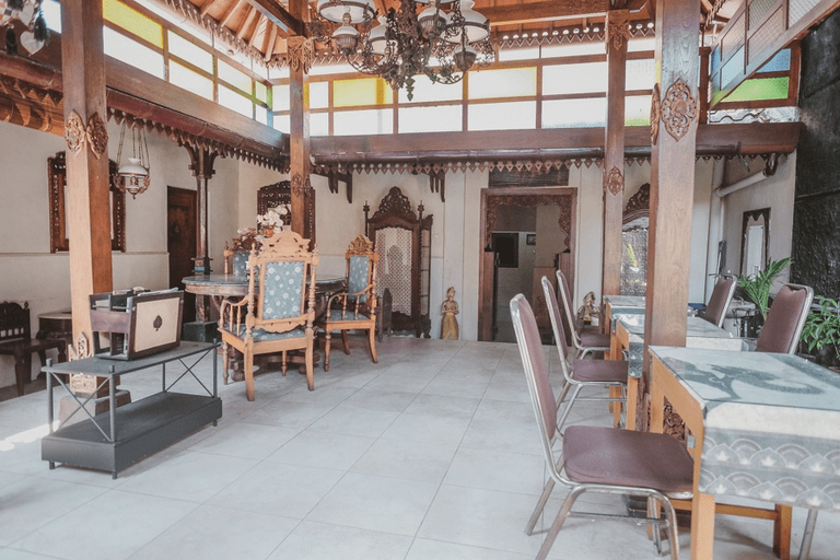 Public Area 2, RedDoorz near Galeria Mall 2, Yogyakarta